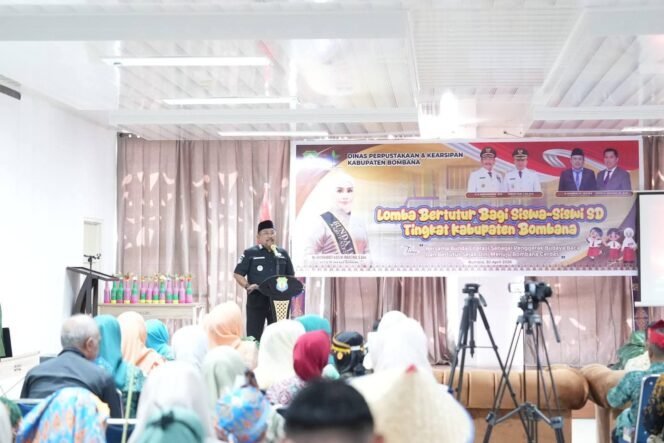 
 Bupati Bombana Ir. H. Burhanuddin, M.Si., membuka lomba Bertutur jenjang Sekolah Dasar dan Madrasah Ibtidaiyah tingkat kabupaten. Foto: Istimewa