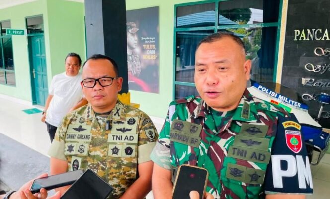 
 Komandan Kodim 1417/Kendari Kolonel Arm Danny AP Girsang (kiri) bersama Dandenpom Kendari. Foto: Istimewa