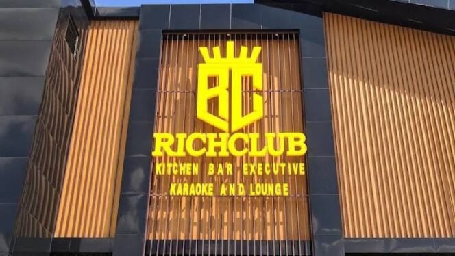 
 Live DJ di Rich Club Kendari