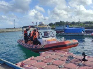 Tim Rescue Pos SAR Wakatobi melakukan pencarian terhadap La Ode Biru yang dilaporkan hilang saat melaut. Foto: Istimewa