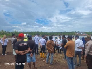 Rombongan Pemerintah Kabupaten Konsel meninjau lokasi tambang PT Win. Foto: Istimewa