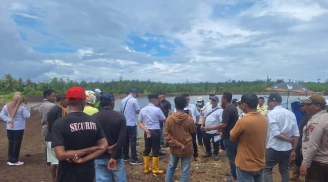 Rombongan Pemerintah Kabupaten Konsel meninjau lokasi tambang PT Win. Foto: Istimewa