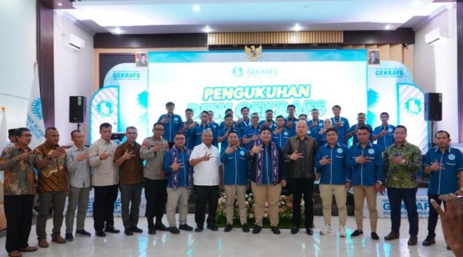 
 Foto bersama usai Gekrafs melantik DPW Sultra dan 10 DPC. Foto: Istimewa