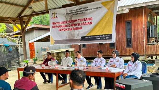 
 LBH HAMI Sultra turun langsung ke Desa Andomesinggo, Kecamatan Besulutu, Kabupaten Konawe, melakukan penyuluhan hukum pertanahan. Foto: Istimewa