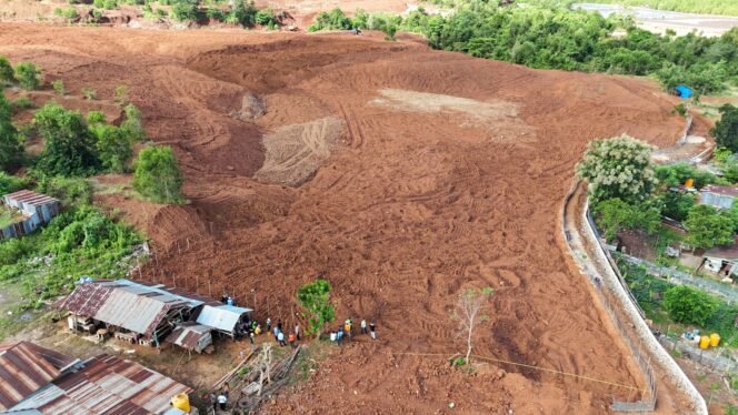 
 Lahan Warga Desa Torobulu, Kecamatan Laeya, Konawe Selatan yang sebelumnya tidak dimanfaatkan karena miring dan rawan longsor, kini sudah diratakan PT WIN. Foto: Istimewa