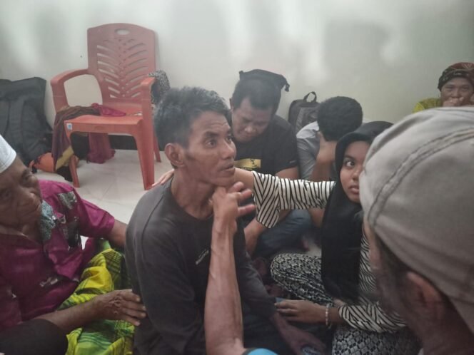 
 Pria di Desa Sani-Sani Kokola bernama Lallo (52) ditemukan Selamat dalam kondisi lemas setelah hilang dua hari di kebun. Foto: Istimewa
