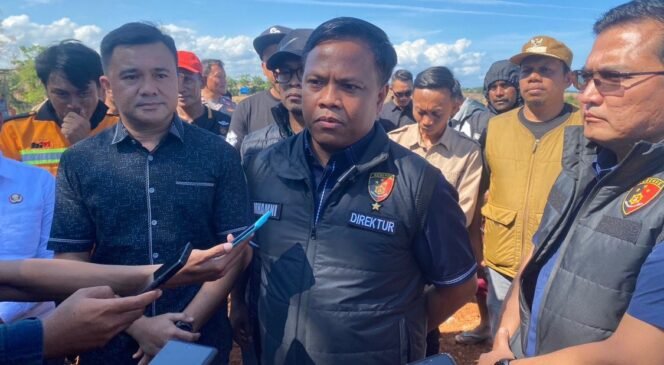 
 Direktur Tipidter Bareskrim Polri Brigjen Pol Irhamni (tengah). Foto: Istimewa