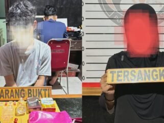 Seorang mahasiswa inisial RS alias T (kiri) dan seorang IRT berinisial K tersangka kasus Narkotika di Konawe Selatan. Foto:Istimewa
