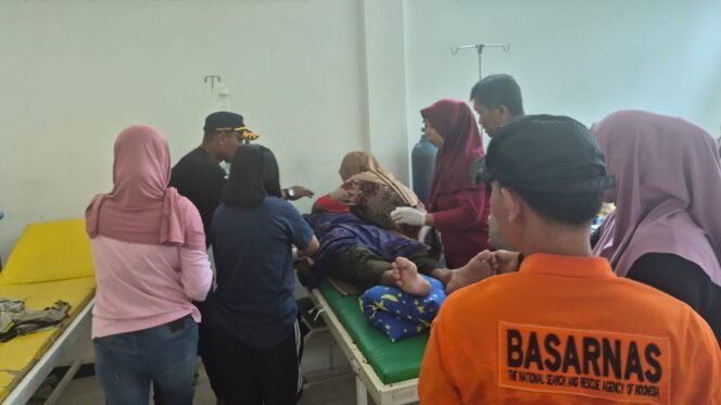 
 Warga Desa Tinukari, Kabupaten Kolaka Utara, bernama Jais (28) tengah menjalani perawatan medis setelah hilang dua hari di Kebun. Foto: Istimewa