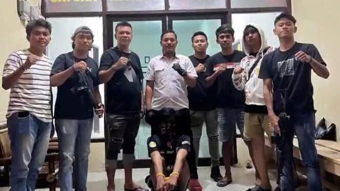 
 Tim Opsnal Satreskrim Polres Muna menangkap pria insial DR pelaku tidak pidana curas. Foto: Istimewa