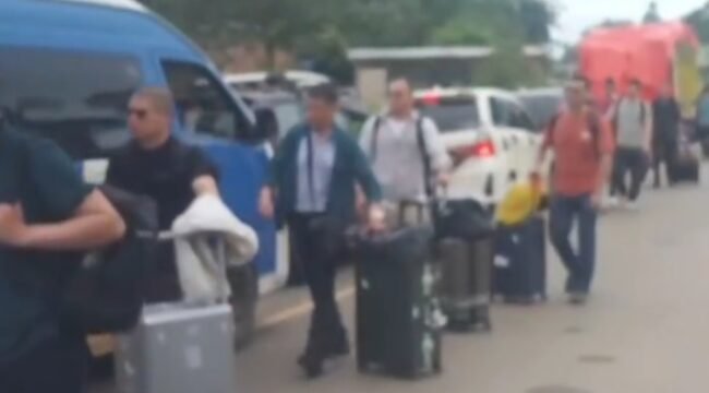 Tangkapan layar video kedatangan rombongan TKA di PT IPIP Kolaka. Foto: Istimewa