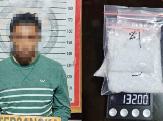 Pria di Kabupaten Konawe Selatan inisial S (43) ditangkap polisi usai diduga jadi pengedar sabu di Kecamatan Laeya. Foto: Istimewa