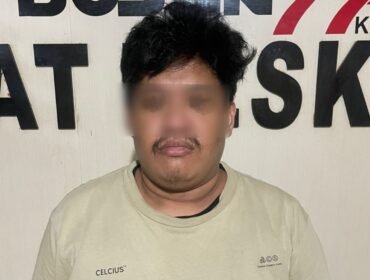 Pria berinsial DE (38) ditangkap usai diduga terlibat tindak pidana pengeroyokan dan peningkatan di THM Exodus Kendari. Foto: Istimewa