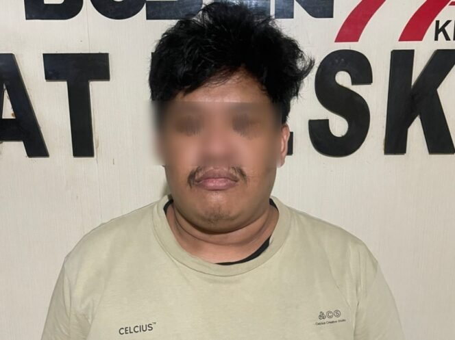 
 Pria berinsial DE (38) ditangkap usai diduga terlibat tindak pidana pengeroyokan dan peningkatan di THM Exodus Kendari. Foto: Istimewa