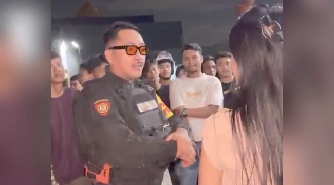Patroli Perintis Presisi Ditsamapta Polda Sultra mengamankan sekelompok pemuda yang ribut di Lorong Mekar, Kelurahan Kambu, Kecamatan Kambu, Kota Kendari. Foto: Istimewa