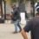 Pria Bersajam Mengamuk di SPBU Wulele Kendari, Pengantre Panik dan Pelaku Dikejar Warga