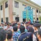 Ratusan Warga Desa Torobulu, Kecamatan Laeya Kabupaten Konsel mendatangi PN Andololu bentuk dukungan mereka terhadap PT WIN yang saat ini berperkara. Foto: Istimewa