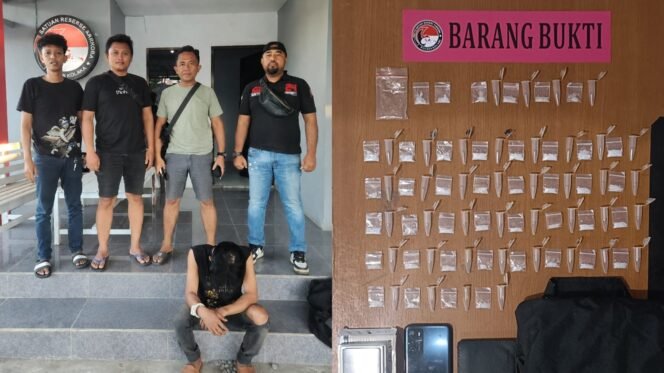 
 Pria berinisial H (19) ditangkap polisi kasus narkoba (kiri) dan barang bukti yang diamankan dari tangan pelaku. Foto: Istimewa