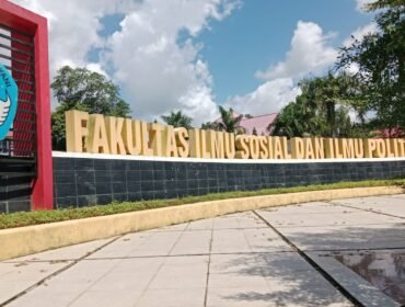 Proses pemilihan Dekan Fisip UHO periode 2026-2027 diprotes mahasiswa. Foto: Penafaktual.com