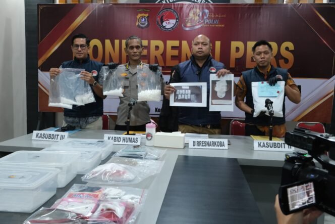 
 Konferensi pers di Aula Ditresnarkoba Polda Sultra. Foto: Istimewa