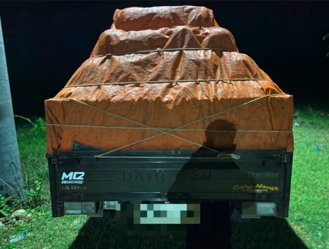 
 Tampak mobil pikap bermuatan ratusan tabung Gas 3 kilogram disita Sat Reskrim Polresta Konawe. Foto: Istimewa