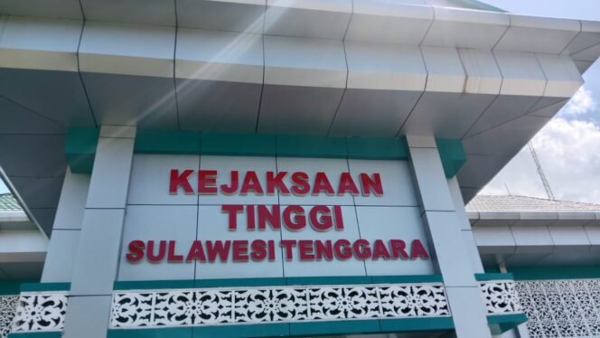
 Kejaksaan Tinggi Sultra melakukan penggeledahan di rumah pribadi Dirut PT BPS guna mendalami kasus korupsi tambang. Foto: Penafaktual.com