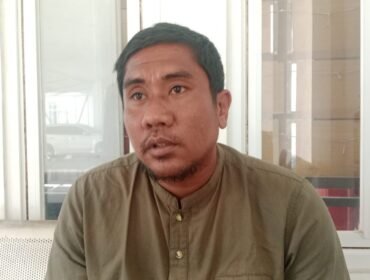 Mantan Karyawan PT Pelita Putra Bulukumba Bersama (PPBB) Zainal Abidin mengadukan perusahaan ke DPRD Kota Kendari terkait dugaan pelanggaran hak pekerja. Foto: Penafaktual.com