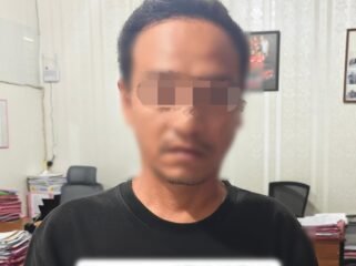 Vokalis Band di Kota Kendari, AYP (42) ditangkap polisi usai diduga setubuhi anak tiri usia 11 tahun. Foto: Istimewa