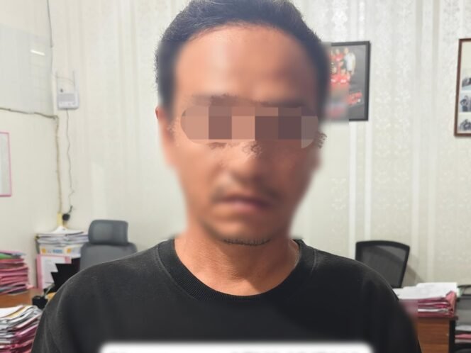 
 Vokalis Band di Kota Kendari, AYP (42) ditangkap polisi usai diduga setubuhi anak tiri usia 11 tahun. Foto: Istimewa