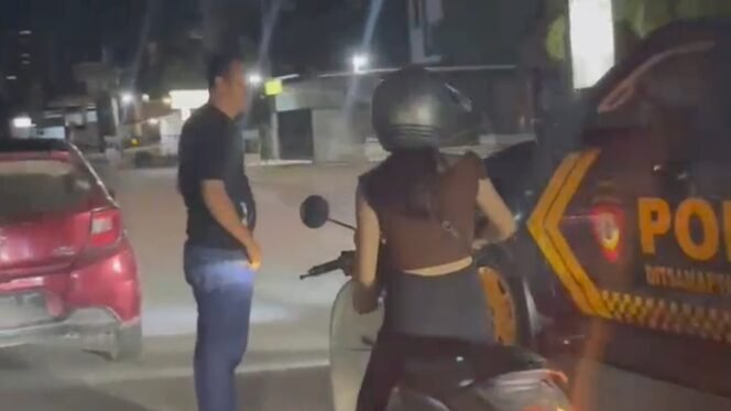 
 Tangkapan layar video seorang wanita di Kendari diadang pria tak dikenal saat dalam perjalanan pulang. Foto: Istimewa.