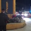 Personel Sat Lantas Polres Konsel dan warga berada di lokasi kecelakaan yang menewaskan seorang remaja perempuan di Konsel. Foto: Istimewa