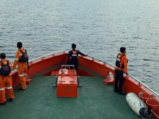 Tim SAR dikerahkan menuju lokasi kapal yang mengalami mati mesin di tengah laut Buton Selatan. Foto: Istimewa