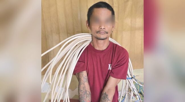 Pria bertato inisial FR alias OG (35) ditangkap polisi usai curi kabel di Eks Gedung Fakultas Kehutanan dan Ilmu Lingkungan UHO Kendari. Foto: Istimewa