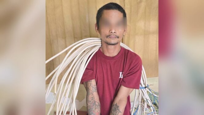 
 Pria bertato inisial FR alias OG (35) ditangkap polisi usai curi kabel di Eks Gedung Fakultas Kehutanan dan Ilmu Lingkungan UHO Kendari. Foto: Istimewa