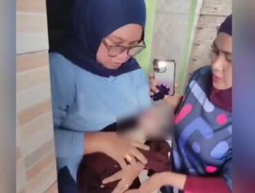 Sesosok bayi berjenis kelamin laki-laki ditemukan tergeletak di toilet Masjid di Kelurahan Lapai, Kecamatan Ngapa, Kolaka Utara. Foto: Istimewa