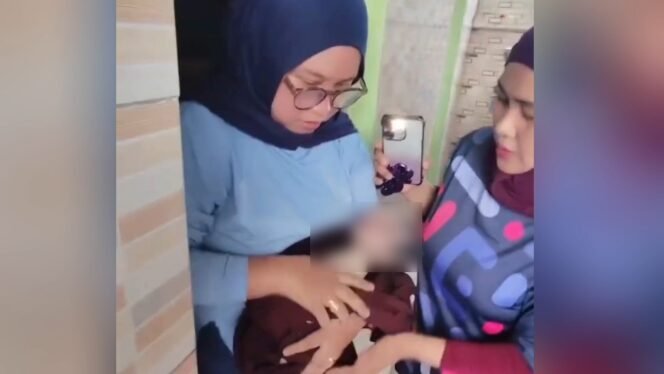 
 Sesosok bayi berjenis kelamin laki-laki ditemukan tergeletak di toilet Masjid di Kelurahan Lapai, Kecamatan Ngapa, Kolaka Utara. Foto: Istimewa