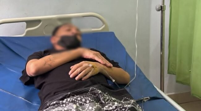 Tersangka kasus pencabulan anak tiri di Kota Kendari insial AYP (42) saat menjalani perawatan. Foto: Istimewa