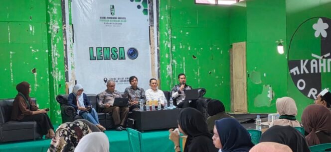 
 Suasana diskusi yang diselenggarakan HMI Cabang Kendari. Foto: Istimewa