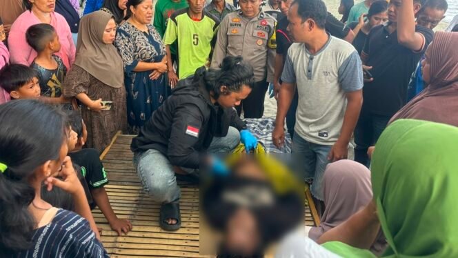 
 Petani di Kolaka ditemukan meninggal dunia dalam posisi terapung di perairan Pantai Indah Kapu. Foto: Istimewa