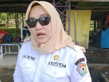 Kepala Samsat Kota Kendari, Elly Fitriaty. Foto: Penafaktual.com