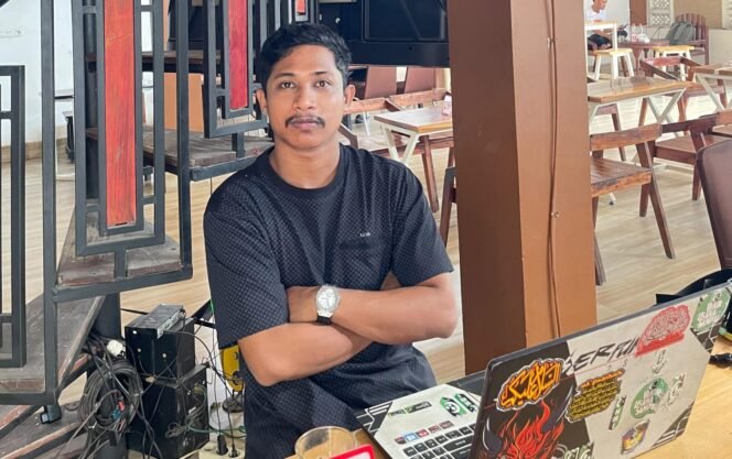 
 Ketua Umum AMARA Sultra, Malik Botom