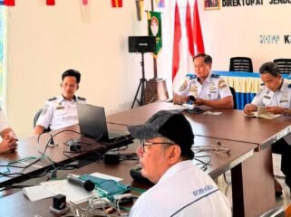 Kepala Kantor UUP Molawe, Capt. Marsi Tulak bersama jajaran saat agenda rapat koordinasi. Foto: Istimewa