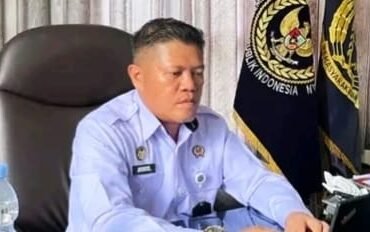 Kepala Rutan Kelas IIB Raha, Asril Yasin A. Tahyas enggan berkomentar terkait dugaan keterlibatan tahan dalam peredaran narkotika jenis sabu. Foto: Istimewa