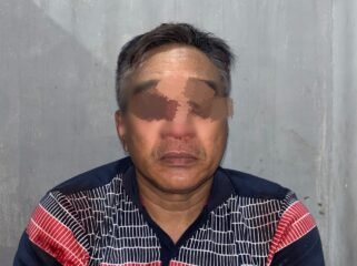 Seorang PNS Dinas Perhubungan Baubau, inisial DE (49) ditangkap polisi kasus tindak pidana pencurian. Foto: Istimewa