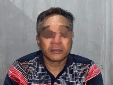 Seorang PNS Dinas Perhubungan Baubau, inisial DE (49) ditangkap polisi kasus tindak pidana pencurian. Foto: Istimewa