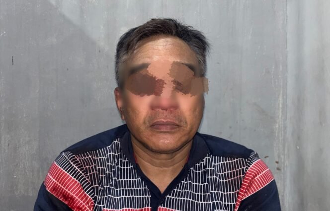 
 Seorang PNS Dinas Perhubungan Baubau, inisial DE (49) ditangkap polisi kasus tindak pidana pencurian. Foto: Istimewa