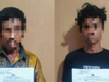 Dua pria pelaku dugaan pengeroyokan di Tinanggea Konsel ditangkap polisi. Foto: Istimewa