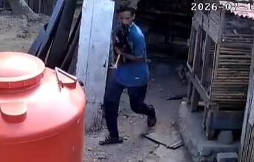 Tangkapan layar rekaman CCTV yang memperlihatkan enggasak ayam milik warga di Kassilampe Kendari. Foto: Istimewa