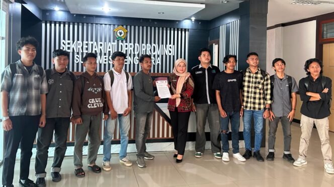 
 JANGKAR Sultra saat memasukkan surat permohonan RDP di Sekretariat DPRD Sultra, 24 Juni 2026. Foto:Istimewa