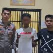 Pria inisial A alias LT (tengah) ditetapkan sebagai tersangka kasus pencabulan terhadap anak di bawah umur di Buton Utara. Foto: Istimewa